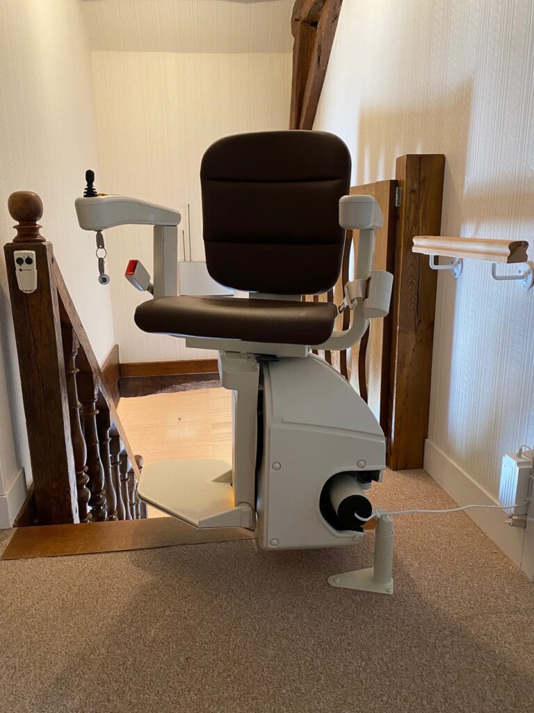 Installation monte escalier courbe à Beaugency