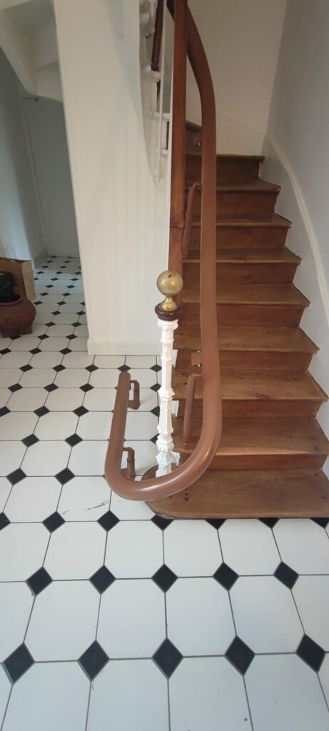 Installation monte escalier électrique courbe à Joigny (Yonne 89)