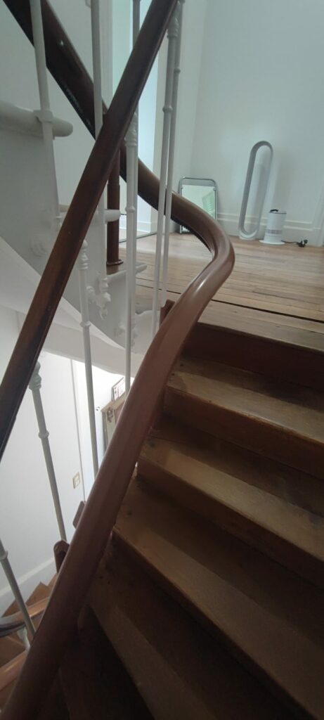 Installation monte escalier électrique courbe à Joigny (Yonne 89)