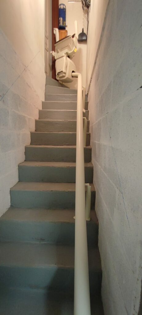 Installation monte escalier électrique courbe à Ecouen (Val-d'Oise 95)