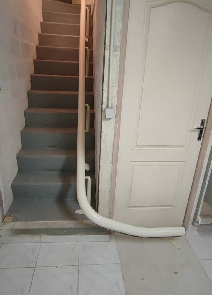 Installation monte escalier électrique courbe à Ecouen (Val-d'Oise 95)