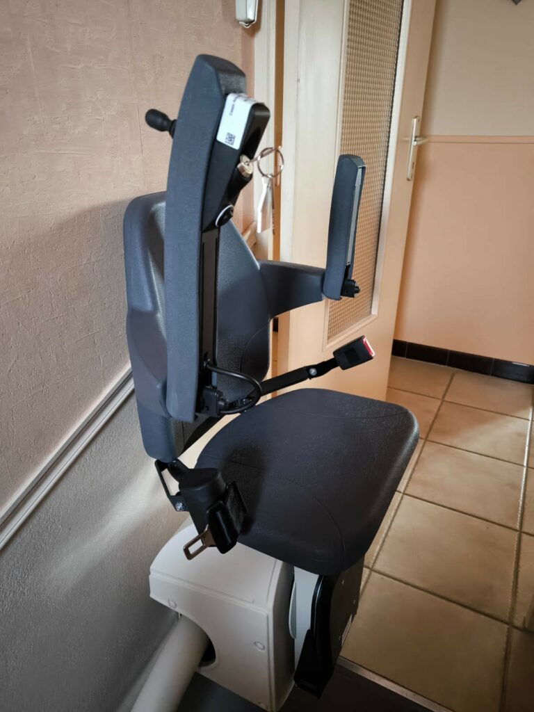 Installation monte escalier courbe à Joigny (Yonne 89)