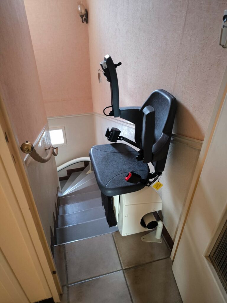 Installation monte escalier courbe à Joigny (Yonne 89)