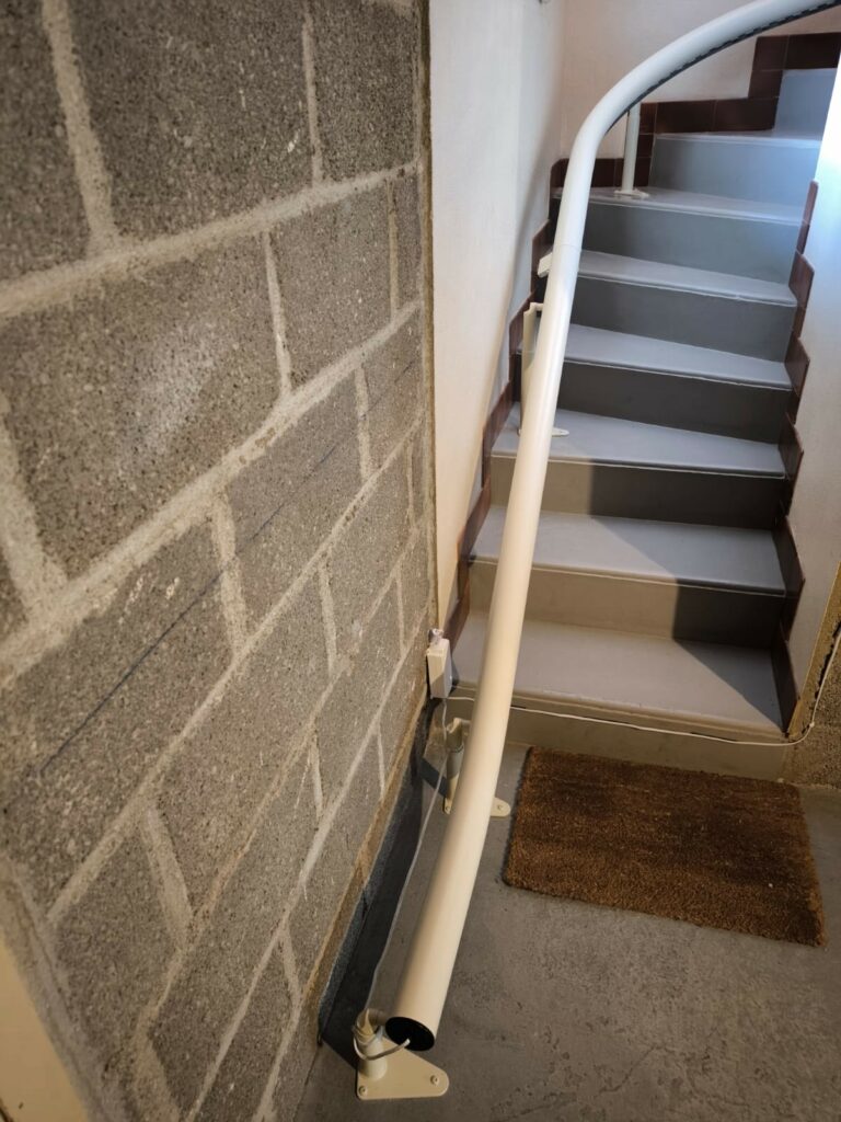 Installation monte escalier courbe à Joigny (Yonne 89)